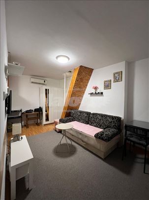 Izdaje se nameštena garsonjera u Zemunu