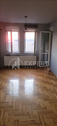 Izdaje se nenamešten jednoiposoban stan na Matejev