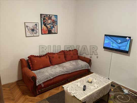 Izdaje se stan na Panteleju !