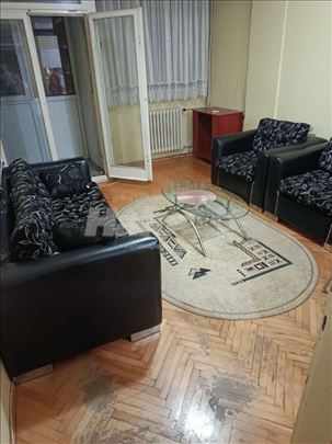 Izdajem stan u centru Kragujevca na duzi period