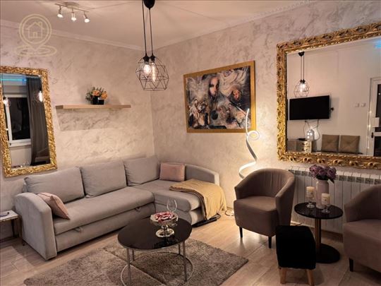 Izdavanje luksuzno opremljene garsonjere na Vračar