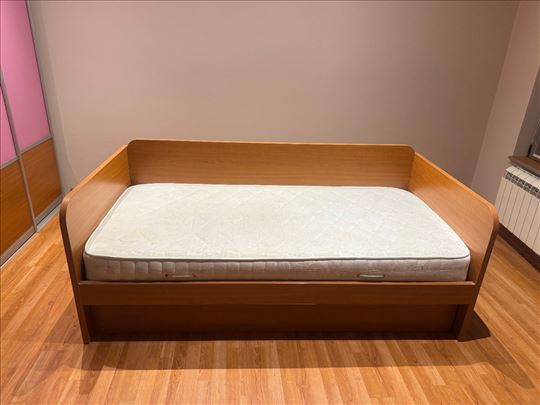 Na prodaju dva ista kreveta sa dusecima