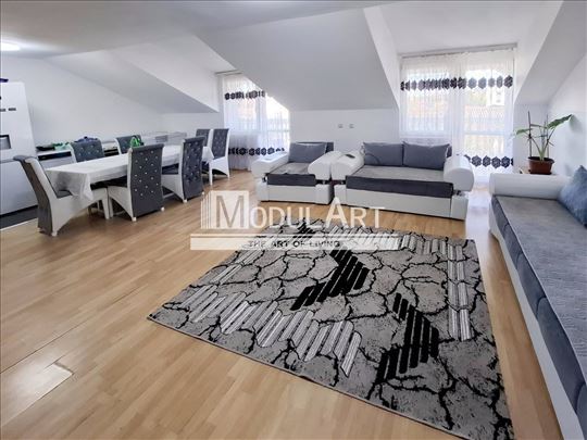 Kuća u Borči sa tri stana na 17ari placa