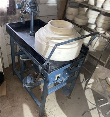 Mašina za serijsko tokarenje(oblikovanje) gline 