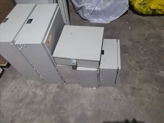 Metalni ormarici 6 komada i metalne 