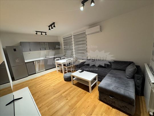 Nov, moderan i komforan stan na ulazu u Altinu