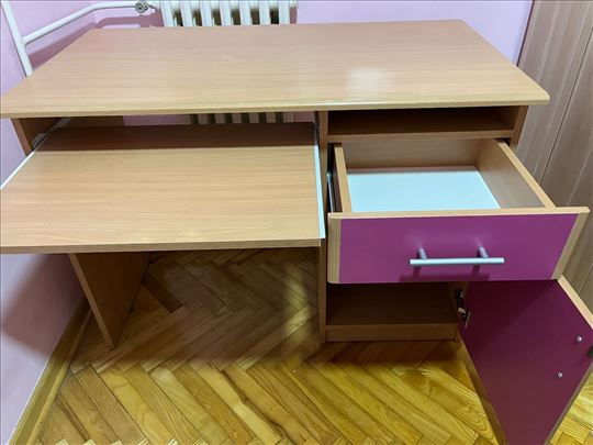 Prodajem dečiji radni sto
