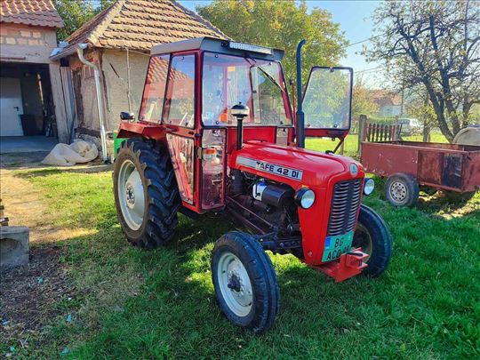 Tafe 42DI, sa kabinom, odličan