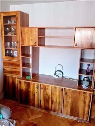 Unikat regal od punog drveta ORAH