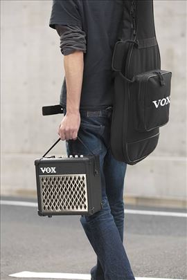  VOX DA 5, NA BATERIJE Gitarsko ( instrumentalno )