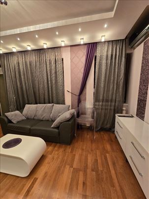 Vukov spomenik, trosoban, novija zgrada