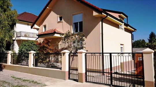 2 kuće zasebne na placu 5,42a