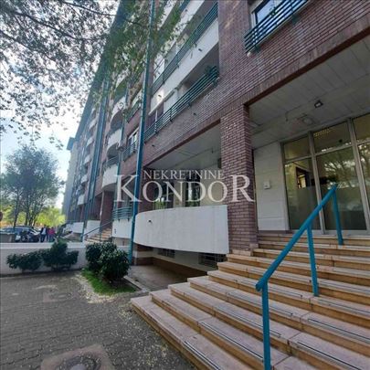 Arena, lokal sa izlogom 74m2 ID#1174