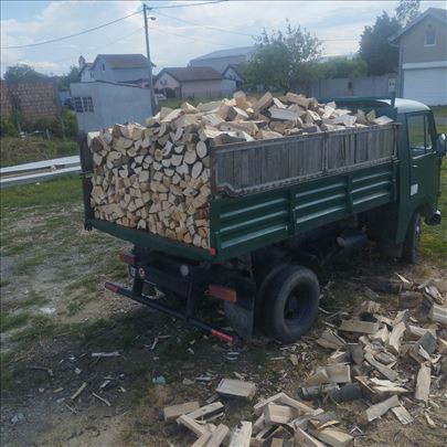Drva za ogrev isecena i iscepana