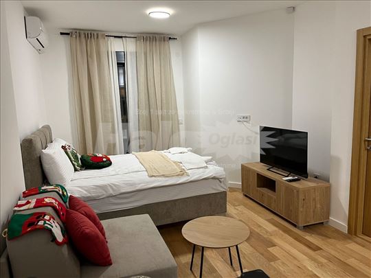 Izdaje se nova, opremljena garsonjera na Zlatiboru