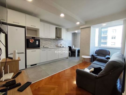 Izdaje se renoviran 3.0  stan - Zvezdara centar ID