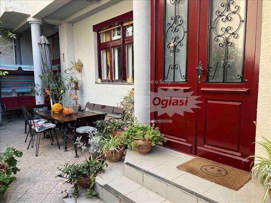 Izdajem stan u kući u Nemanjinoj ulici