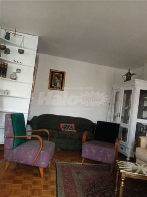 Izdajem trosoban namešten stan u bloku 34