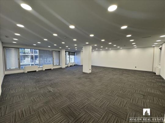 Kancelarijski prostor u Poslovnoj Zgradi