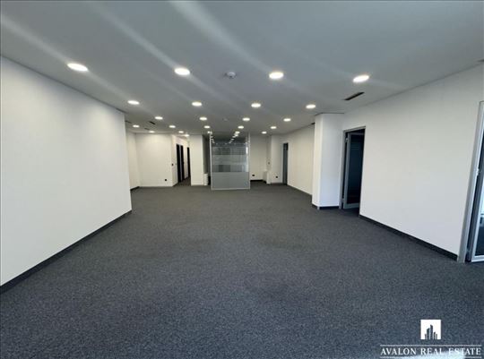 Kancelarijski prostor u Poslovnoj Zgradi