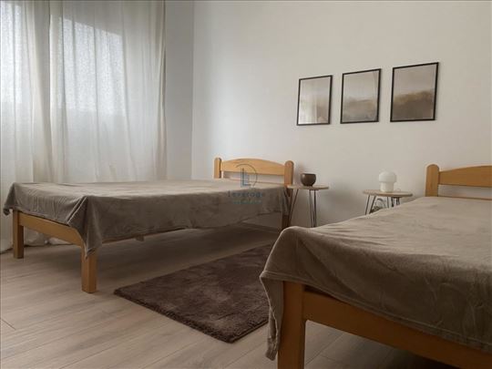 Karaburma, Stara okretnica, 60m2