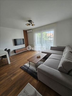 Lux namesten stan sa parking mestom ID#2048