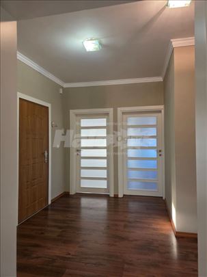 Namešten stan u Borči sa parkingom