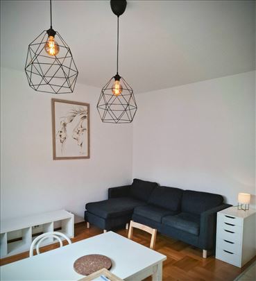 Odlican jednoiposoban orjentisan ka lepom dvoristu