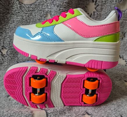 Patike sa točkićima ili bez njih, br30, novo