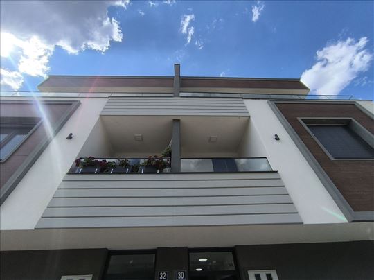 Petrovaradin/Alibegovac/stan u novogradnji