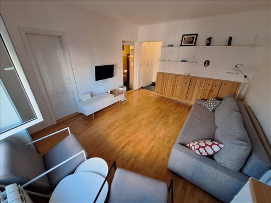 Prelep i moderan jednosoban stan - Stari Grad