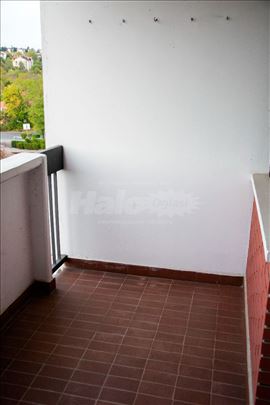 Prodajem stan na Petlovom brdu 57m2 + 10m2 terase