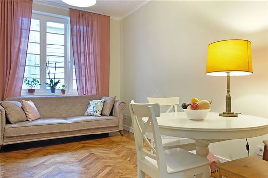 Renoviran salonac u centru Vračara