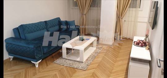 Stan 43 m2 Fontana-Novi Beograd renoviran