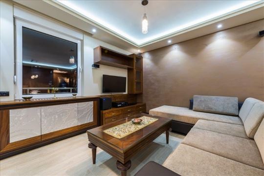 Vracar, Crveni krst 3.0 odlican namesten