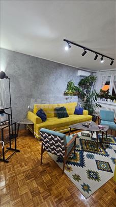 CENTAR, prodaja 52m2 sa parking mestom