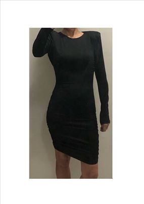 Crna haljina sa naramenicama (otvorena leđa)