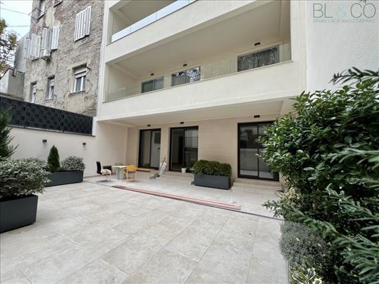 Dorćol - Stan sa dvorištem