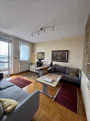 Fenomenalan 3.0 stan sa obiljem svetlosti