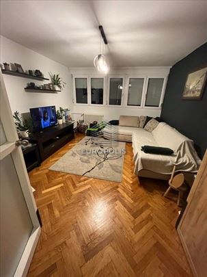 Funkcionalan, renoviran, odvojen spavaći blok