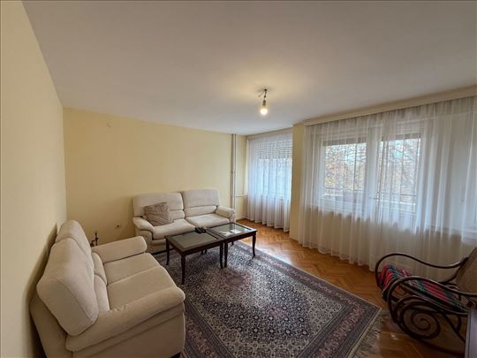 Izuzetno komforan trosoban stan na Novom Beogradu