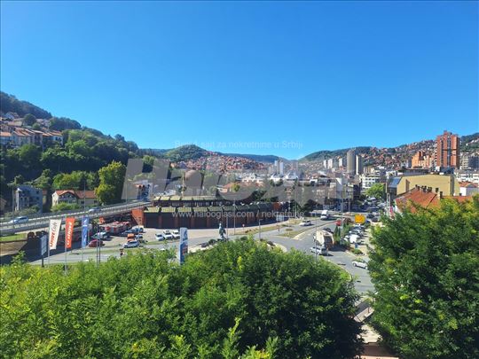 Komforan,trostrano orijentisan - predivan pogled