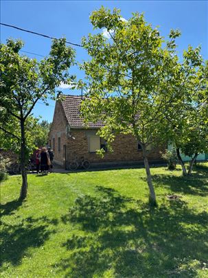 Kuca trosobna na 40 min od Beograda u Debeljaci