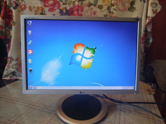 LCD LG monitor za kompjuter