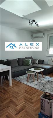 Lep jednoiposoban stan