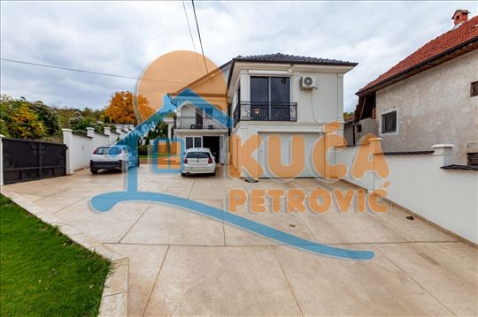 Lux kuća u Prokuplju, 275m2, 13ari placa