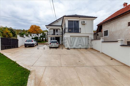 Lux kuća u Prokuplju, 275m2, 13ari placa