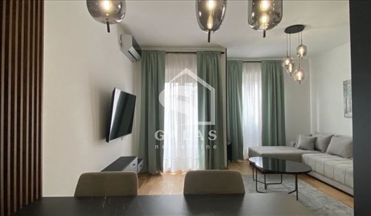 Nov lux stan sa garažnim mestom na Lekinom brdu