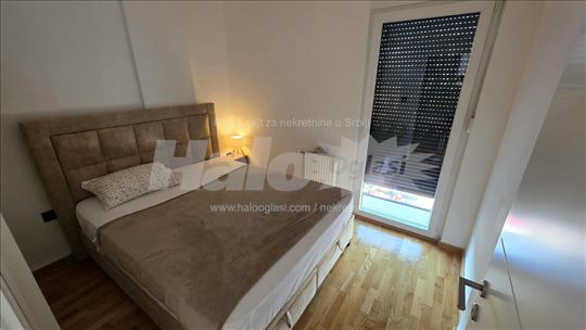 NOV stan preko puta Sajma 43kv