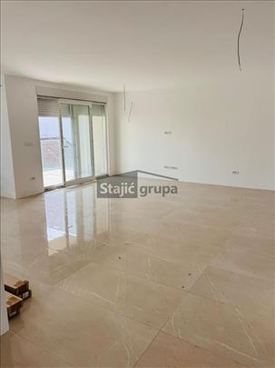 Novo Lux center - retko u ponudi